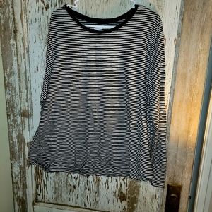 Long sleeved black and white XXL old navy